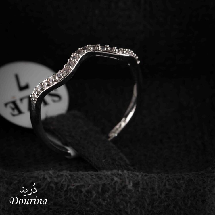 حلقه زنانه و دخترانه با نگین‌های مخراج کاری شده برند سی ام