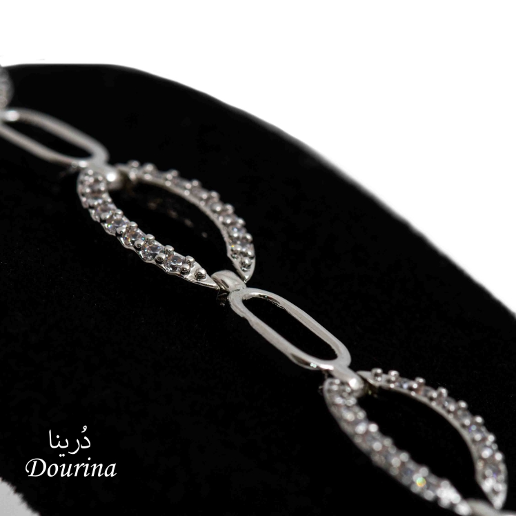 دستبند زنانه و دخترانه با نگین‌های مخراج کاری شده برند سی‌ام